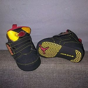 Jordan soft bottom black, yellow and red
